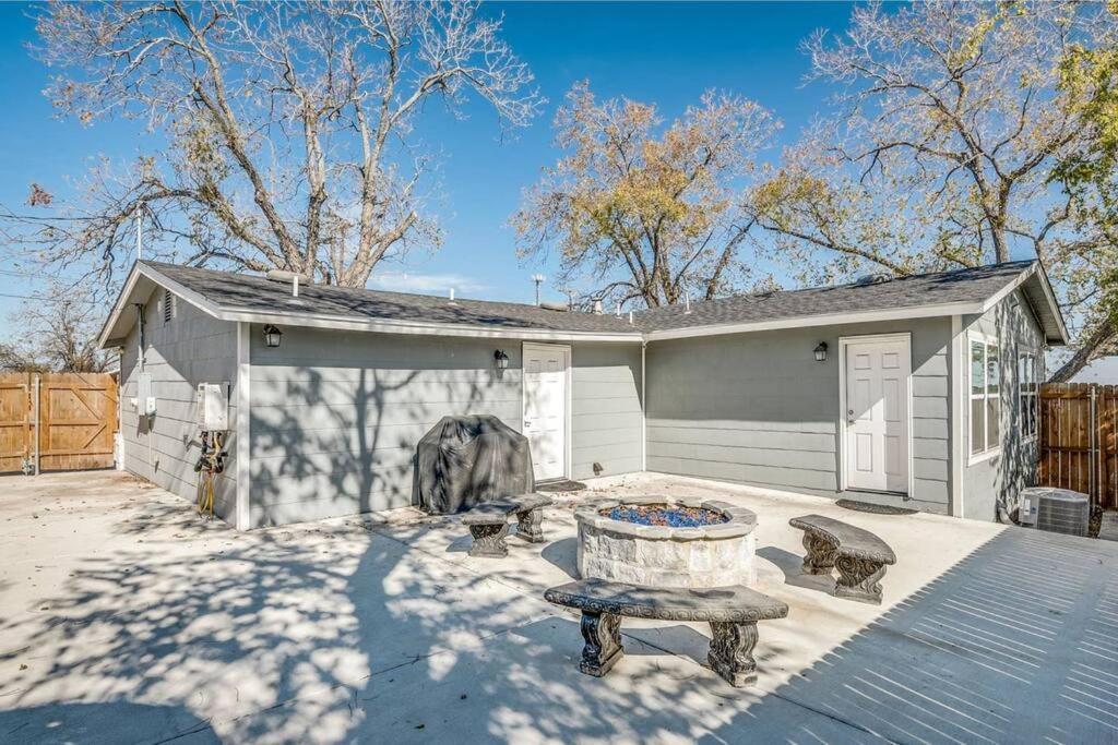 Cozy Haus Relaxing 'Home Base' Wifi Location Close To Town And Rivers, Schlitterbahn, Gruene Нью-Браунфелс Екстер'єр фото